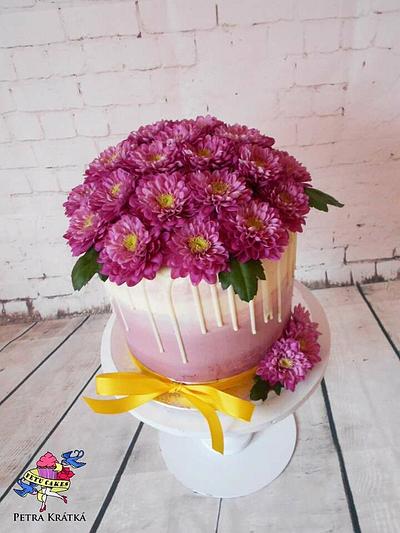 Violet cake with chrysanthemums - Cake by Petra Krátká (Petu Cakes)