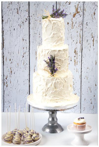 Weddingcake with fresh lavender - Cake by Taartjes van An (Anneke)