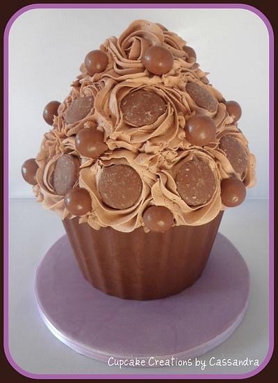 Chocolicious Giant Cupcake - Cake by Cupcakecreations
