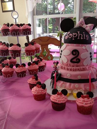 Minnie Mouse with Cupcakes - Cake by DeliciousCreations