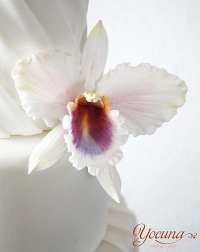 Orquidea Cattleya - Orchid Cattleya Gumpaste  - Cake by Yolanda Cueto - Yocuna Floral Artist