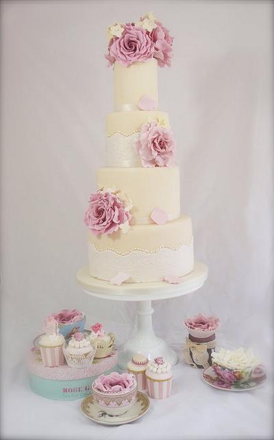 Tall Vintage style Wedding cake - Cake by Jac