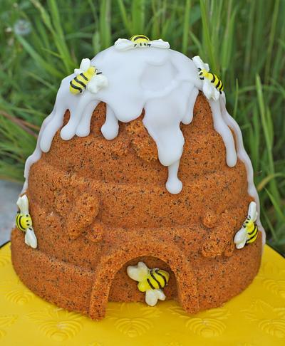Beehive cake - Cake by thesugarmice