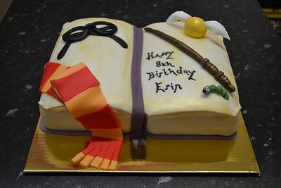 Harry Potter - Cake by Niknoknoos Cakery