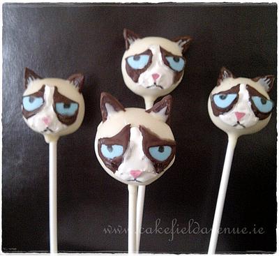 Grumpy Cat Cake Pops - Cake by Agatha Rogowska ( Cakefield Avenue)
