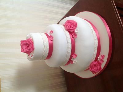 Torta con rose e merletto - Cake by Antonella Vitale