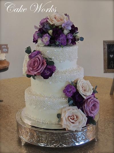 Pearls and Fresh Flowers - Cake by Alisa Seidling