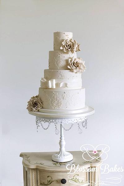 Lace and Champagne Roses - Cake by BlossomBakes