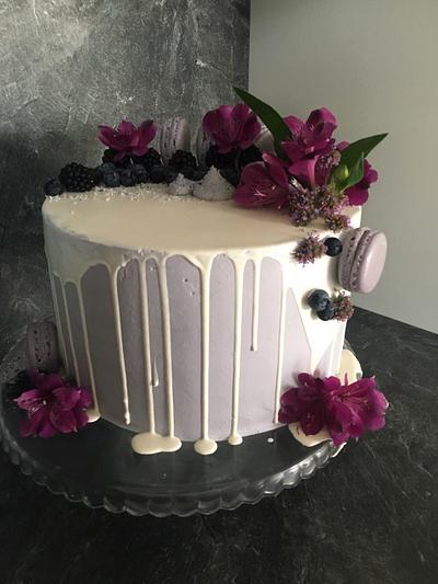 Drip Cake  - Cake by Julia Barz