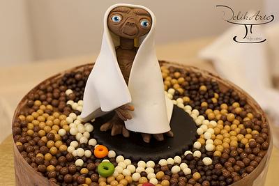 E.T.  - Cake by DelikArte