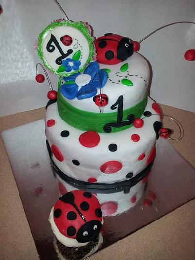 LADY BUG - Cake by youRsoSWEET