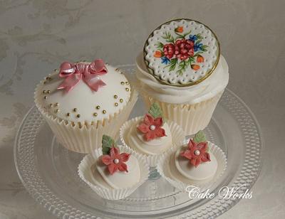 Vintage theme cupcakes and cake truffles - Cake by Alisa Seidling