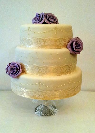Vintage lace wedding cake - Cake by Sarah Poole