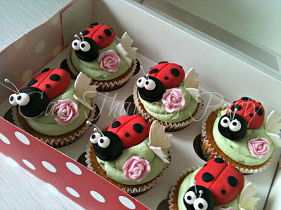 ladybird cupcakes  - Cake by yvonne