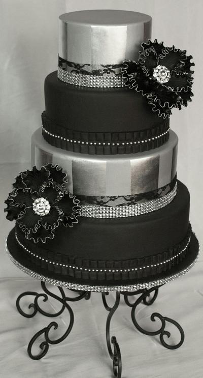 Black and silver cake - Cake by Cakery Creation Liz Huber