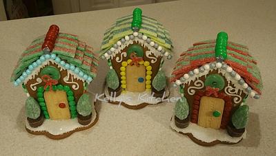 Small gingerbread houses - Cake by Kelly Stevens