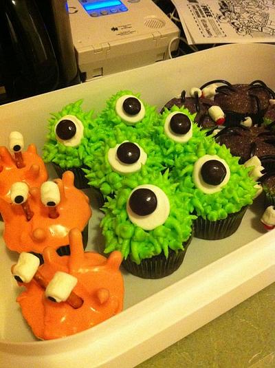 monster cupcakes - Cake by Jen Scott