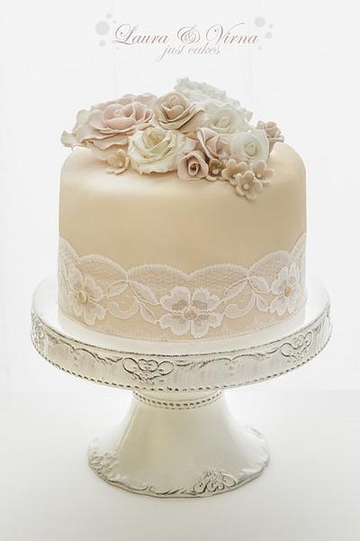 Roses cake - Cake by Laura e Virna just cakes
