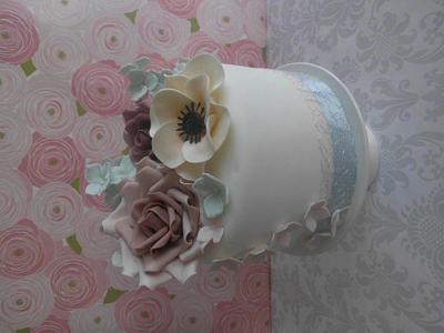 Roses, anamone and pastel hydrangeas - Cake by prettypetal