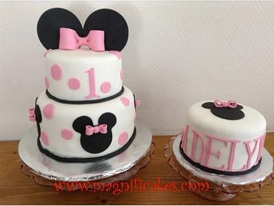 Minnie Mouse 1st birthday - Cake by Magnificakes