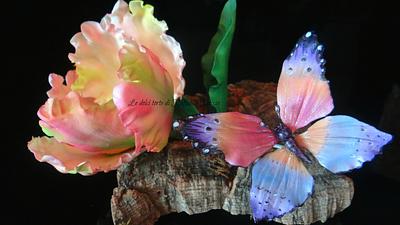 parrot tulip and butterfly - Cake by raffaella moccia