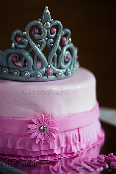 Tiara Cake - Cake by taystebuds