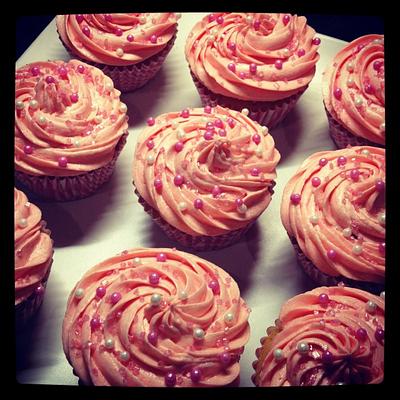 Pretty Pink Cupcakes - Cake by Janine Lister