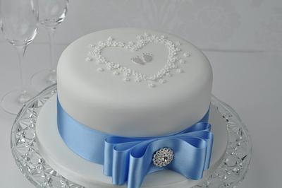Tiny silver feet - Cake by Mrs Robinson's Cakes