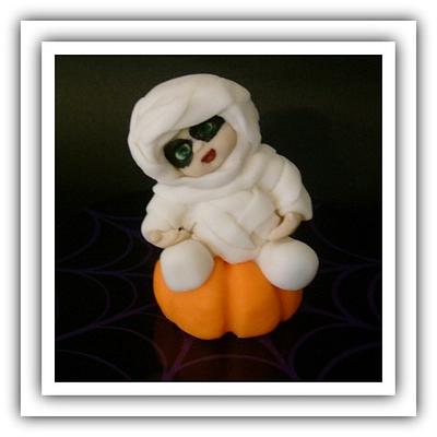 Lil Pumpkin. Mummy baby. - Cake by Jewels Cakes