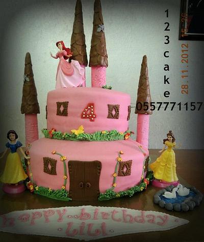 princesses castle  - Cake by Hiyam Smady