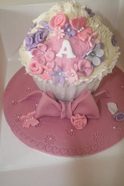 Pink & Purple Girly GCC  - Cake by Jodie Taylor