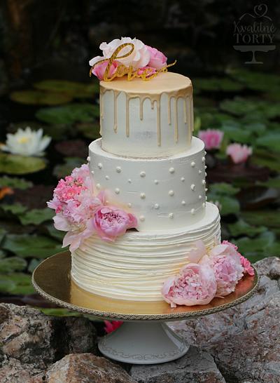 romantic wedding cake :  - Cake by Lucya 