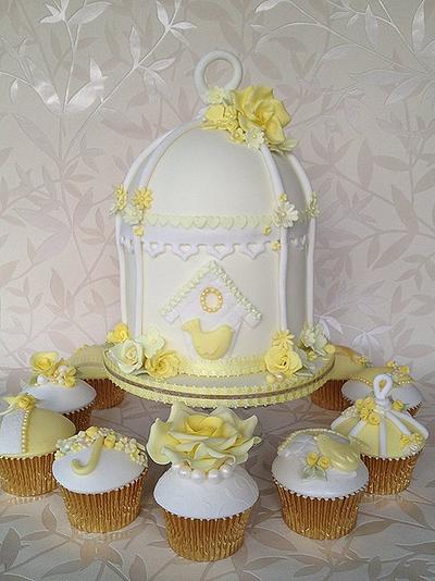 lemon, white and gold birdcage and matching cupcakes - Cake by The lemon tree bakery 