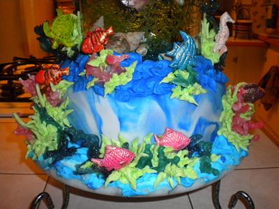 Coral Reef cake with live fish - Cake by CakeChick