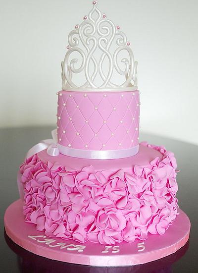 Fit for a princess  - Cake by Partymatecakes 