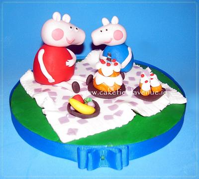 PEPPA PIG CAKE TOPPER - Cake by Agatha Rogowska ( Cakefield Avenue)
