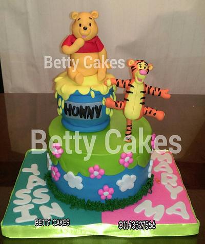 winnie pooh cake - Cake by BettyCakesEbthal 