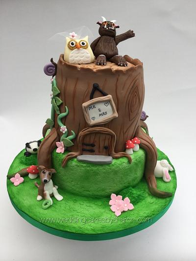 Tree stump with Gruffalo  - Cake by Perfect Party Cakes (Sharon Ward)
