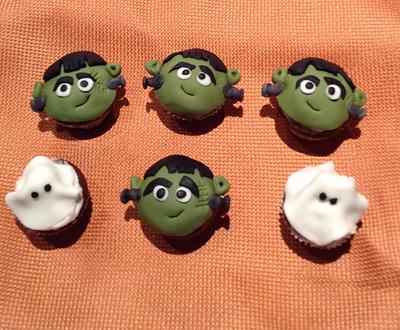 Tiny Halloween Cupcakes  - Cake by June ("Clarky's Cakes")