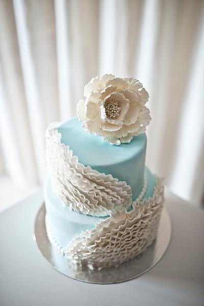 White Peony Cake - Cake by Dolcezzeperlanima