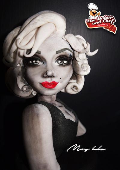 Marilyn Monroe fondant modelling  - Cake by Moy Hernández 
