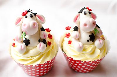 Mooo Cupcakes :) - Cake by Fairfield Cakes