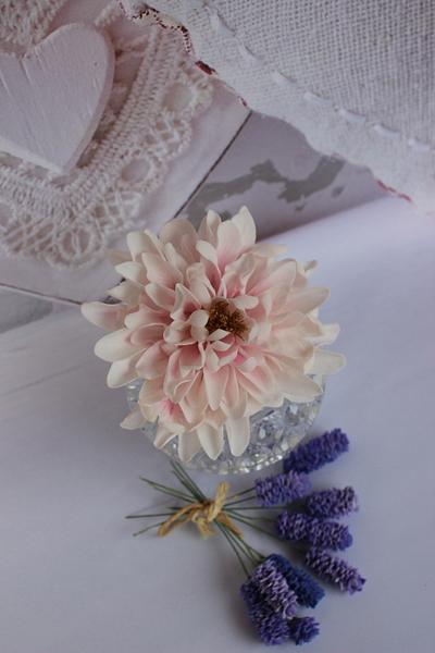 Dahlia and Lavender- sugarflowers - Cake by Siobhan Buckley