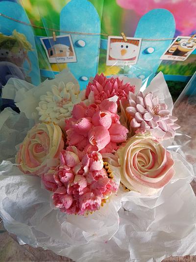 Cupcake bouquet  - Cake by susan joyce