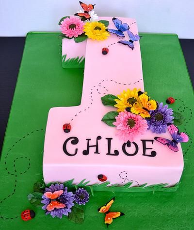 Daisies and butterflies - Cake by Carol