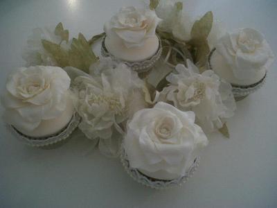 Ivory roses in lace and pearl cases - Cake by Vintage Rose
