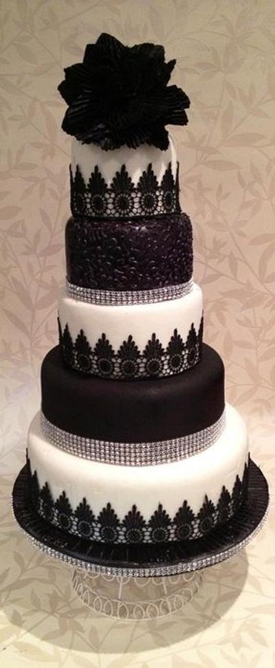 black and white wedding cake - Cake by The lemon tree bakery 