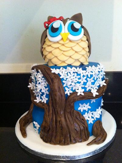 Owl in tree - Cake by ASliceOfWhatYouFancy