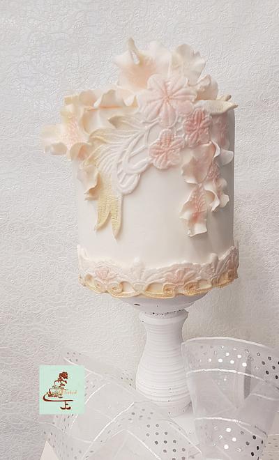 Small elegant weddingcake - Cake by Judith-JEtaarten