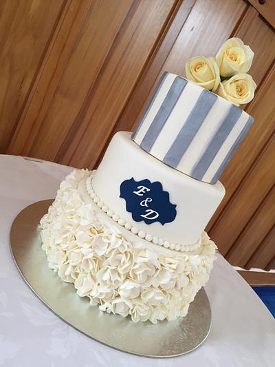 Valentine's Wedding Cake - Cake by kezbez18